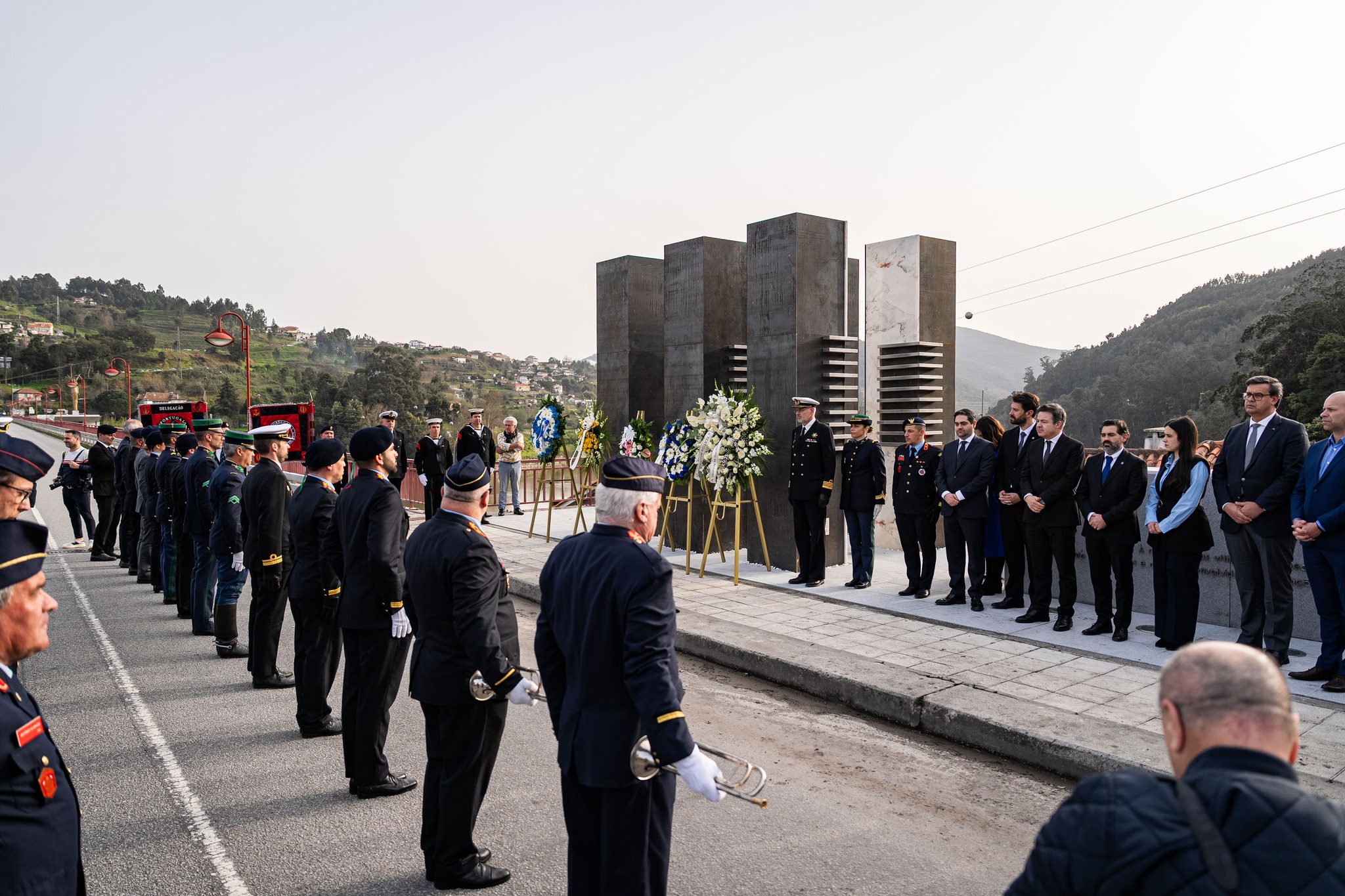 Penafiel inaugurou memorial em Entre-os-Rios no 25.º aniversário da queda da ponte em homenagem às 59 vítimas e às equipas de socorro