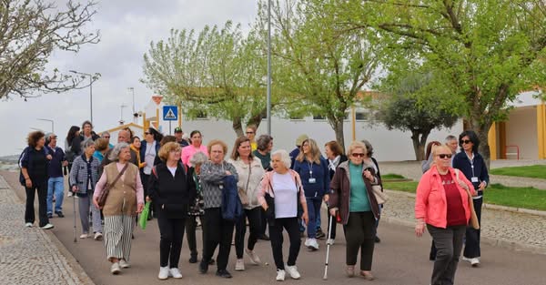 Iniciativa simbólica serviu para marcar o Dia Mundial da Atividade Física e o Di…