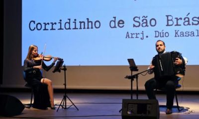 ‘Dúo Kasal’ levou público do auditório do Centro Cultural por um périplo musical…