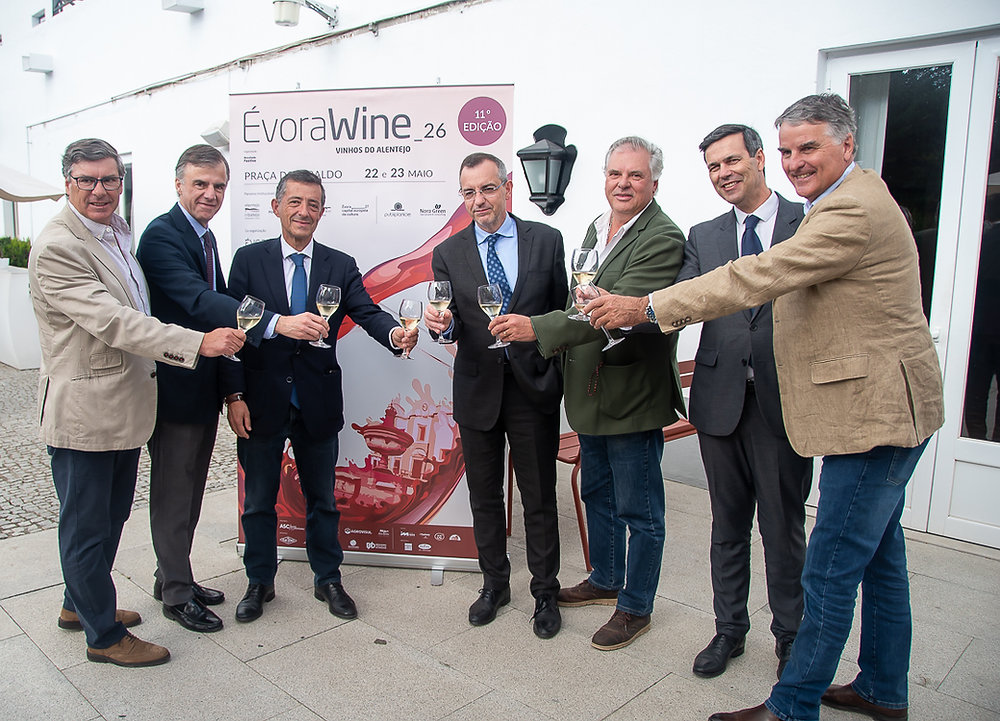 ÉvoraWine volta a tomar conta da Praça do Giraldo entre 22 e 23 de Maio