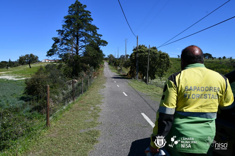 𝐋𝐢𝐦𝐩𝐞𝐳𝐚 𝐝𝐨𝐬 𝐚𝐜𝐞𝐬𝐬𝐨𝐬 𝐚̀ 𝐒𝐫𝐚. 𝐝𝐚 𝐆𝐫𝐚𝐜̧𝐚, 𝐒𝐭. 𝐀𝐦𝐚𝐫𝐨 𝐞 𝐒𝐫𝐚. 𝐝𝐚 𝐑𝐞𝐝𝐨𝐧𝐝𝐚 

As Equipas …