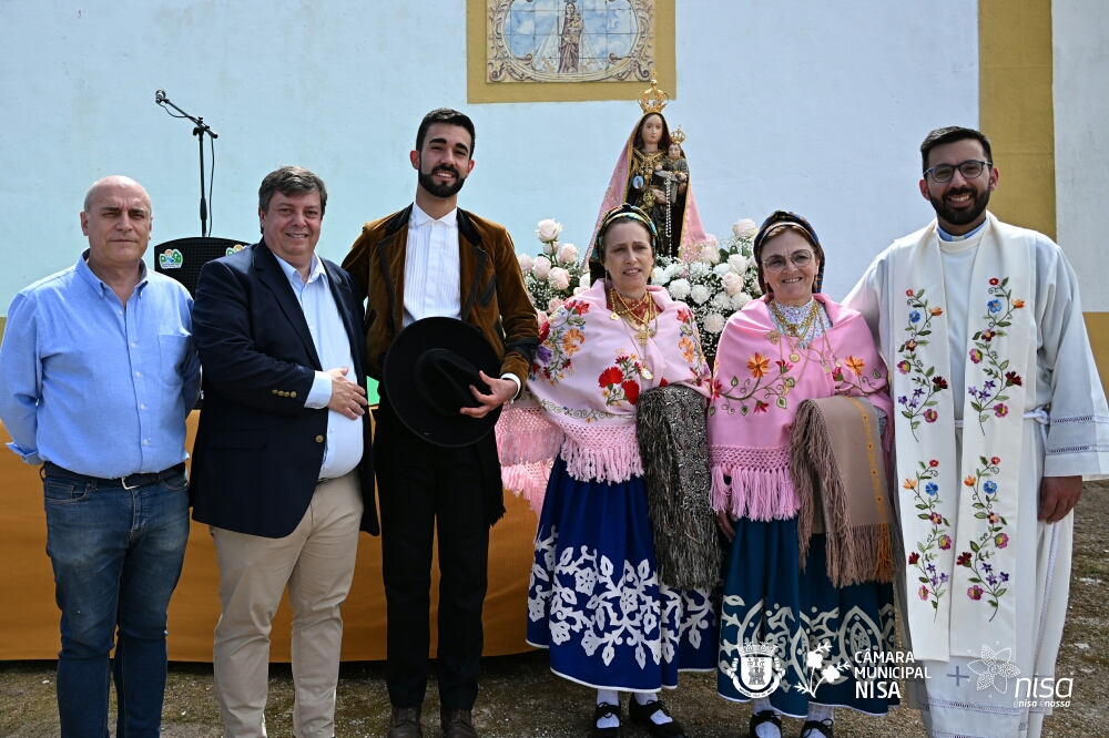 𝐍𝐢𝐬𝐚 𝐜𝐞𝐥𝐞𝐛𝐫𝐨𝐮 𝐡𝐨𝐣𝐞 𝐨 𝐅𝐞𝐫𝐢𝐚𝐝𝐨 𝐌𝐮𝐧𝐢𝐜𝐢𝐩𝐚𝐥 𝐜𝐨𝐦 𝐚𝐬 𝐭𝐫𝐚𝐝𝐢𝐜𝐢𝐨𝐧𝐚𝐢𝐬 𝐫𝐨𝐦𝐚𝐫𝐢𝐚𝐬

O concelho …