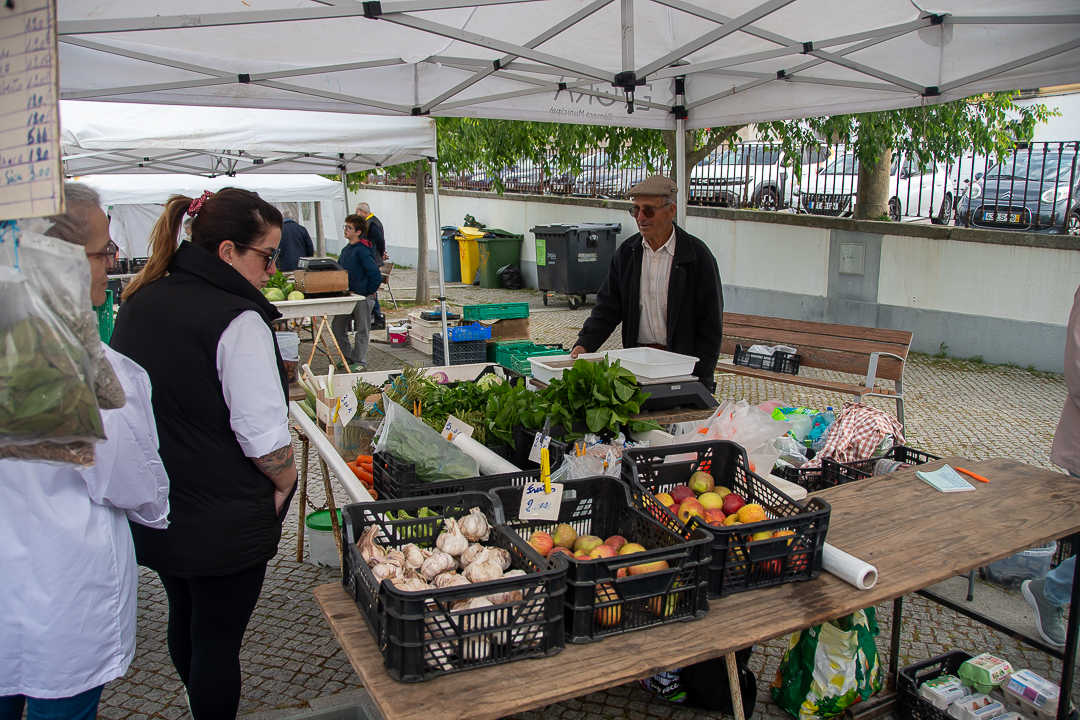 Na Praça 1.º de Maio, junto ao Mercado Municipal de Évora, a manhã foi animada c…
