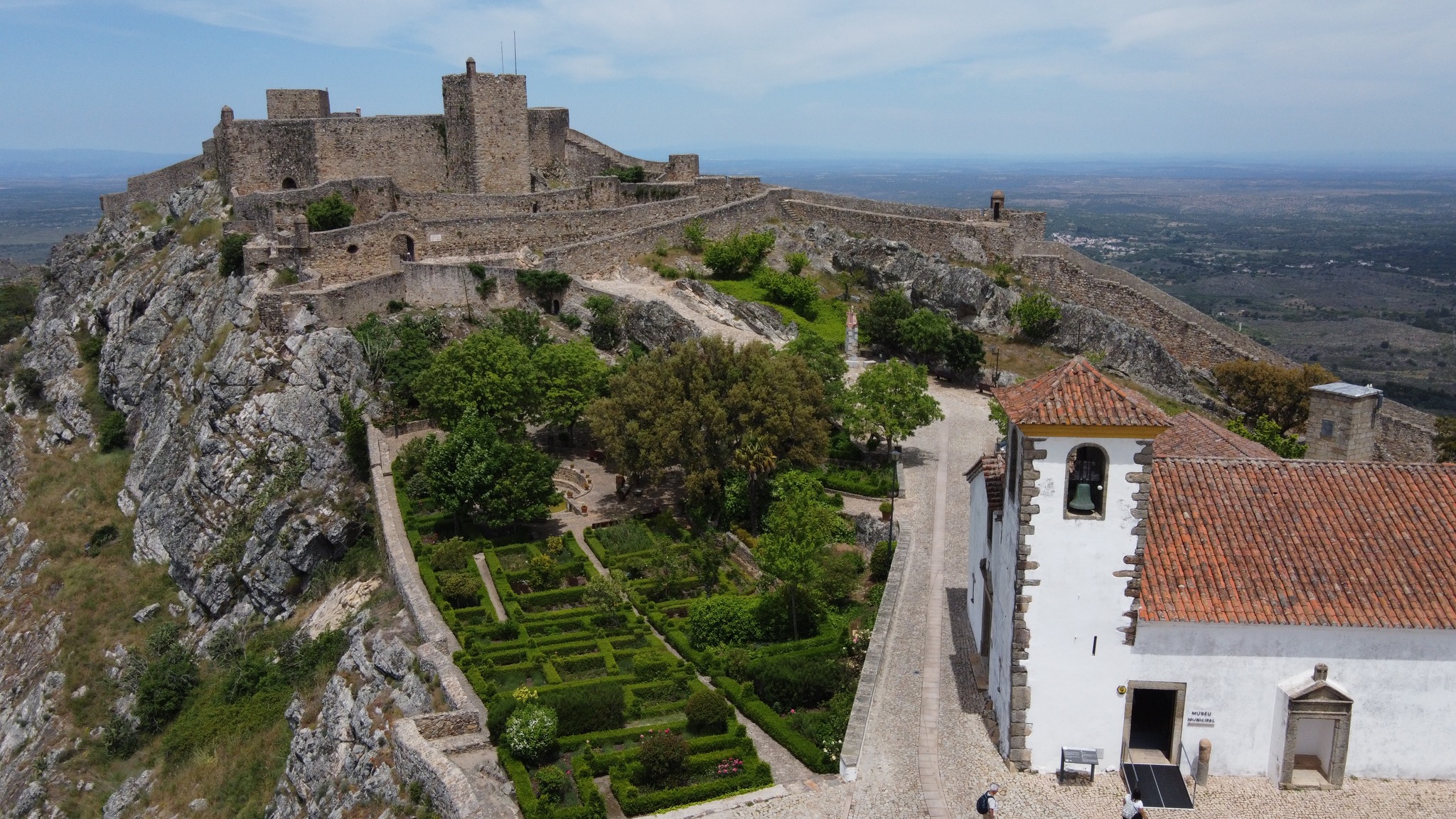 No próximo sábado, 18 de abril, pode visitar o Castelo e o Museu Municipal de M…