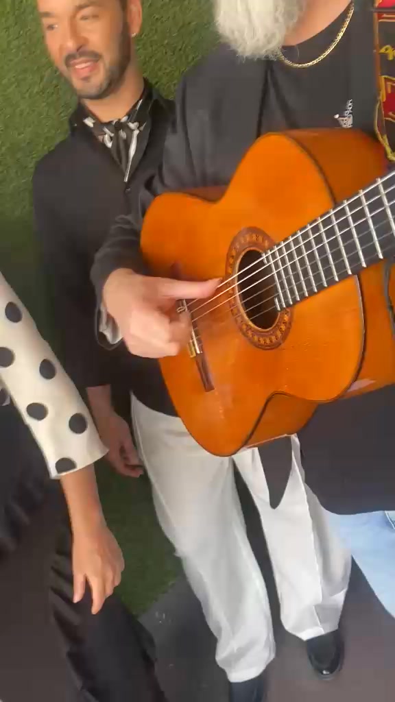 \ud83c\udfa5 \ud83c\udfbc Os RAYA deixam o convite\u2026\n\nA banda espanhola pr…