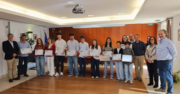 Autarquia distinguiu os alunos com melhor desempenho no ano letivo 2024/25 numa …