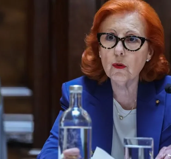 A Ministra do Ambiente e Energia assumiu no Parlamento uma linha de ação centrad…