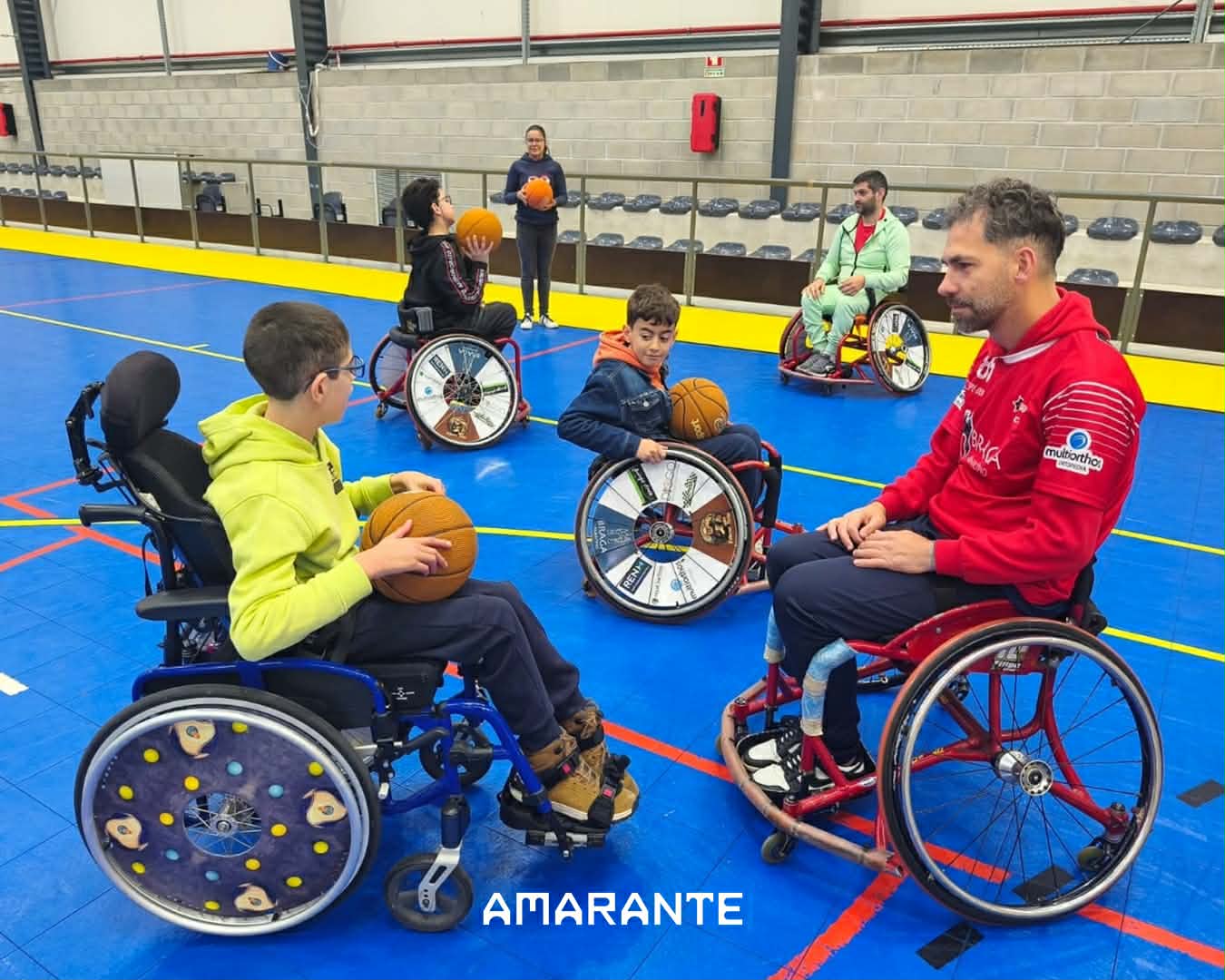 Amarante promove desporto inclusivo com basquetebol em cadeira de rodas para alunos com NEE