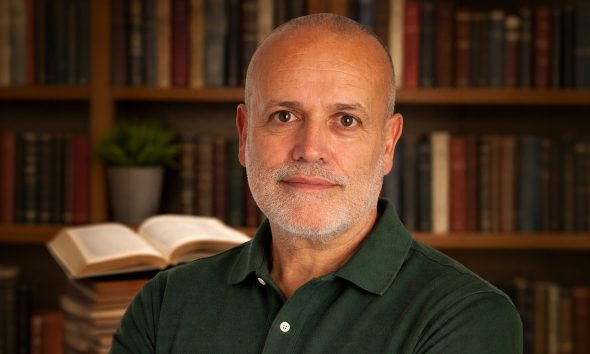 Autor paredense José Moreira apresenta livro de poesia “Canto do Amor Perpétuo” em Recarei no Dia Mundial do Livro