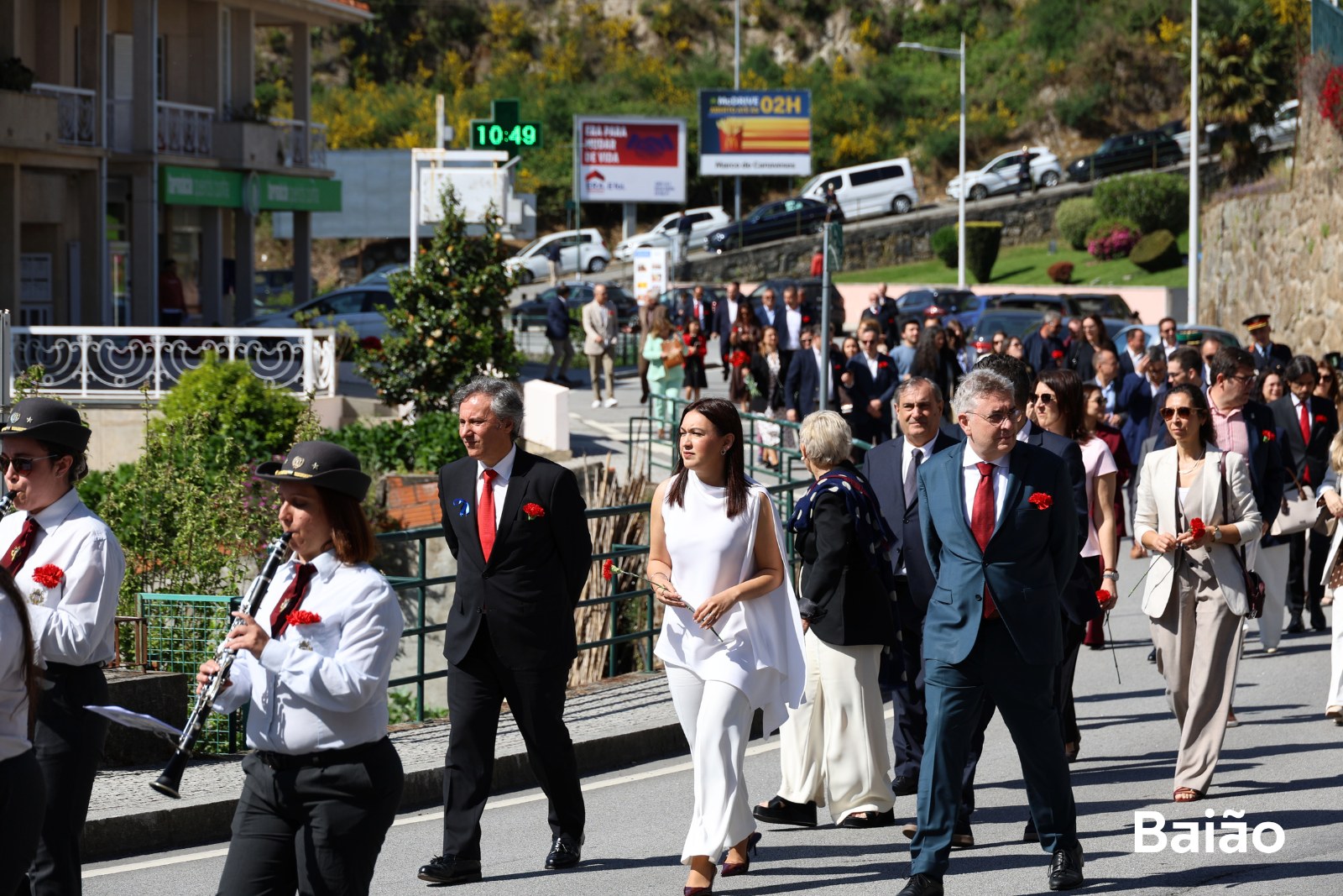 Baião assinalou 25 de Abril com descida simbólica da Rua de Camões e distribuição de cravos