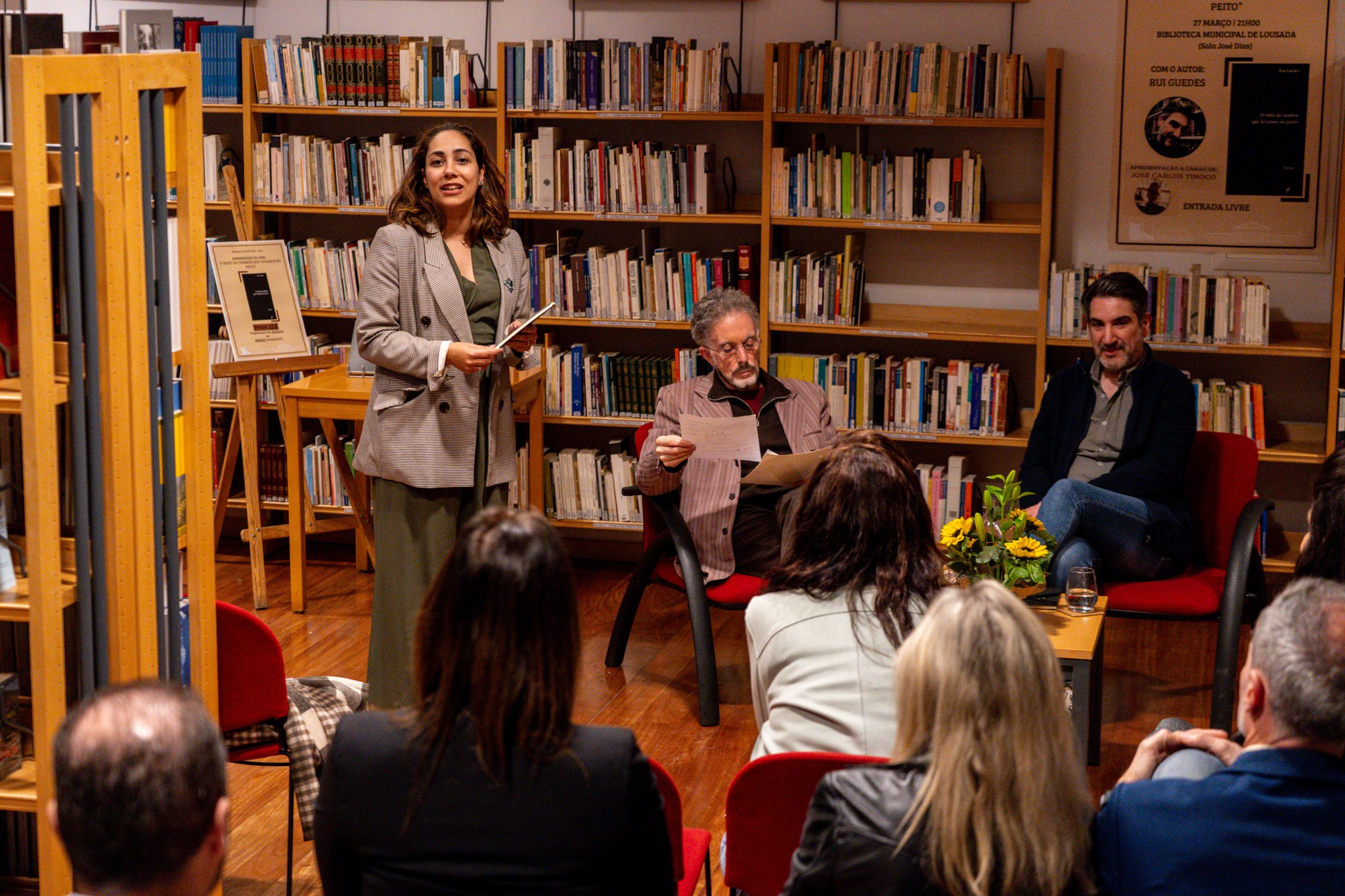 Biblioteca Municipal de Lousada apresentou livro de poesia “O Rufo do Tambor que Levamos no Peito”