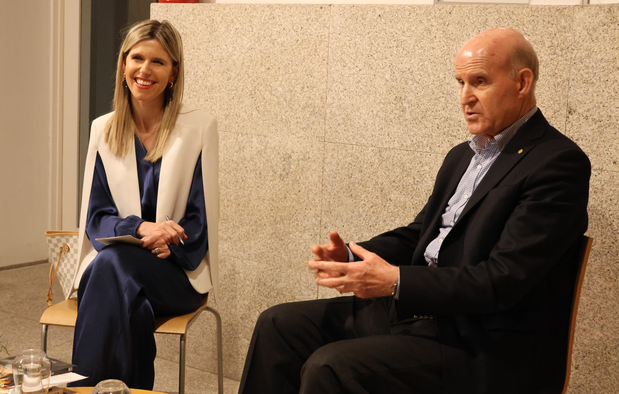 Café Literário da Biblioteca Municipal de Paredes recebeu Salvato Trigo para debate sobre Maria Barroso