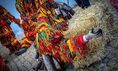 Caretos de Murçós atuam na Queima do Maio em Recarei com esconjuro e queimada tradicional