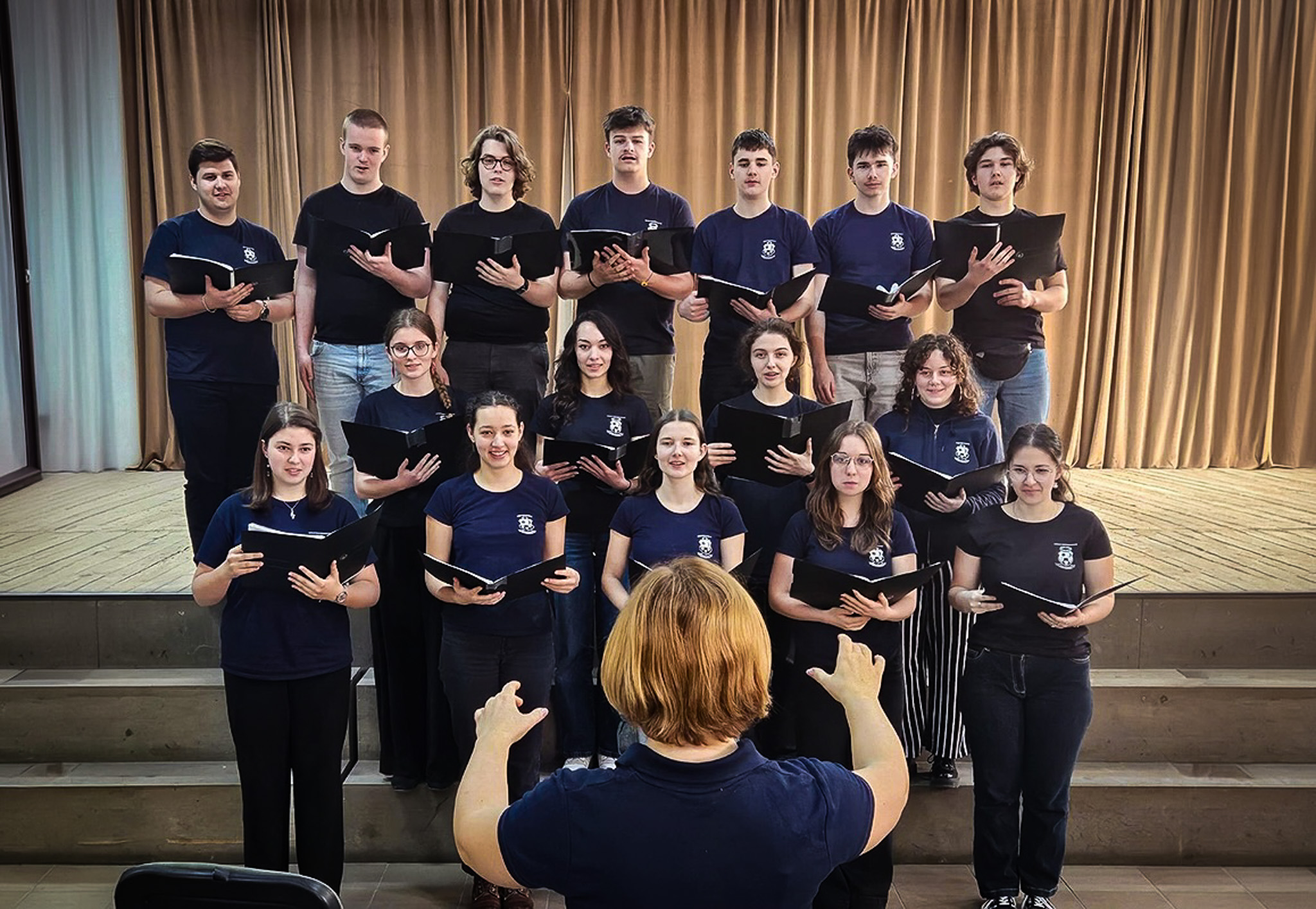 Coro juvenil da Roménia atua no Centro de Interpretação do Românico em Lousada