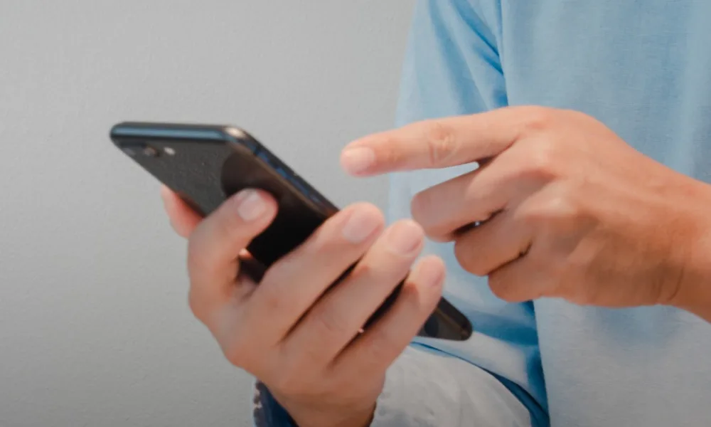 Deslize o carrossel e fique a conhecer que informações deve dar quando liga par…