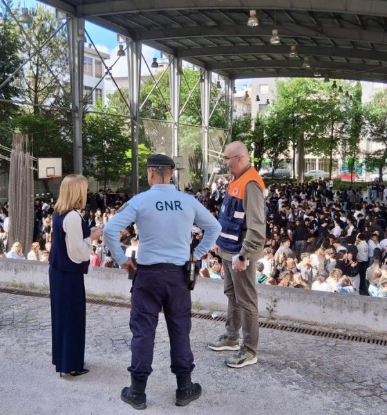 Escola Secundária de Paços de Ferreira evacua 1400 alunos em simulacro de emergência com cenário de fuga de gás e acidente em laboratório