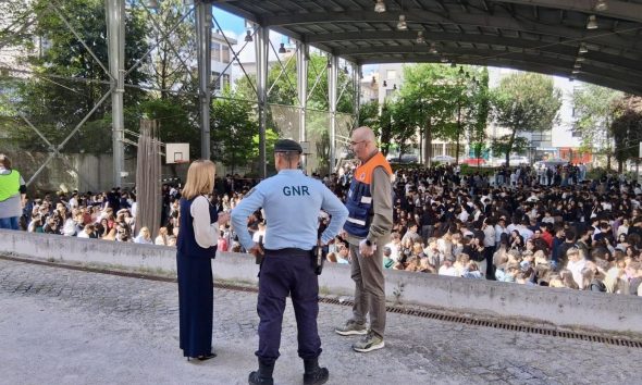 Escola Secundária de Paços de Ferreira evacua 1400 alunos em simulacro de emergência com cenário de fuga de gás e acidente em laboratório