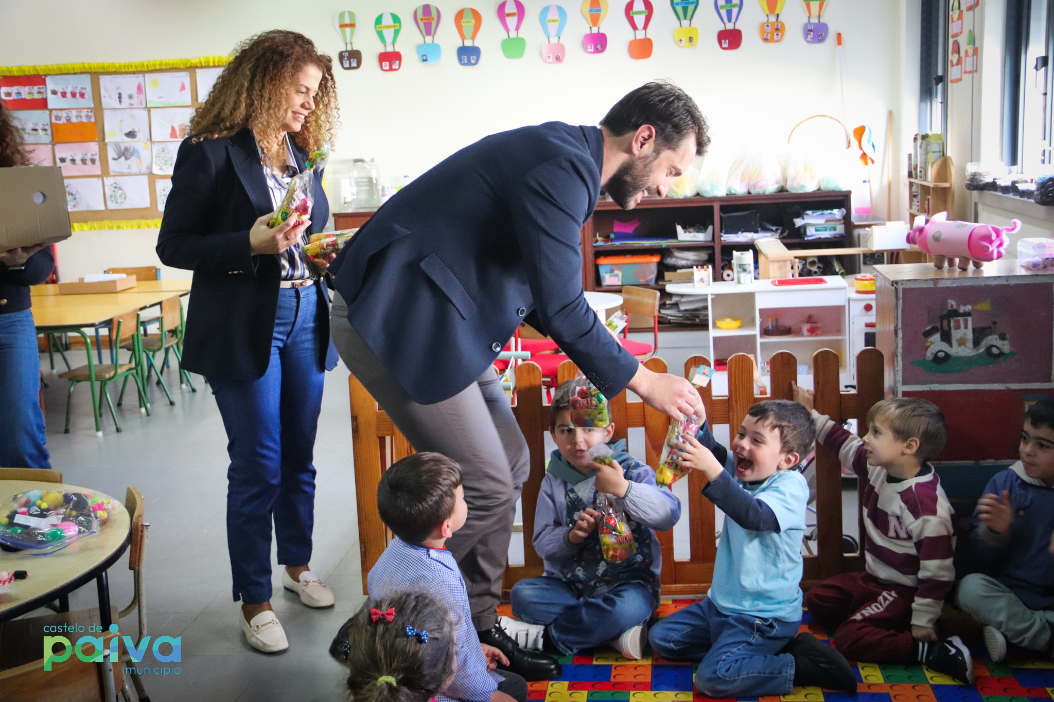 Executivo de Castelo de Paiva visita escolas e IPSS para entregar mais de 900 ovos da Páscoa