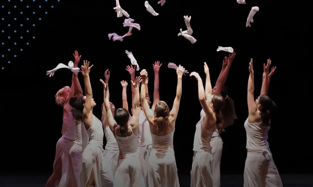 Hoje celebra-se o Dia Mundial da Dança, uma data que reconhece a dança como uma …