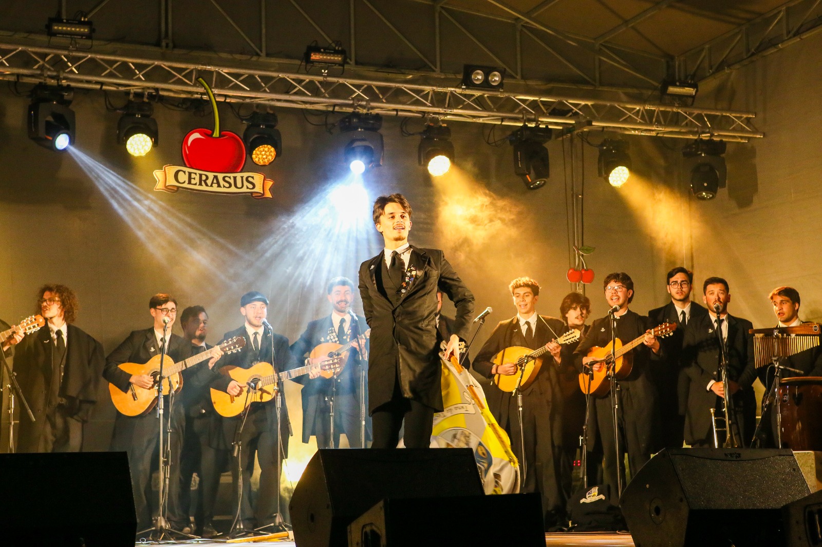 I Cerasus Festival de Tunas trouxe música e animação a Resende apesar da chuva