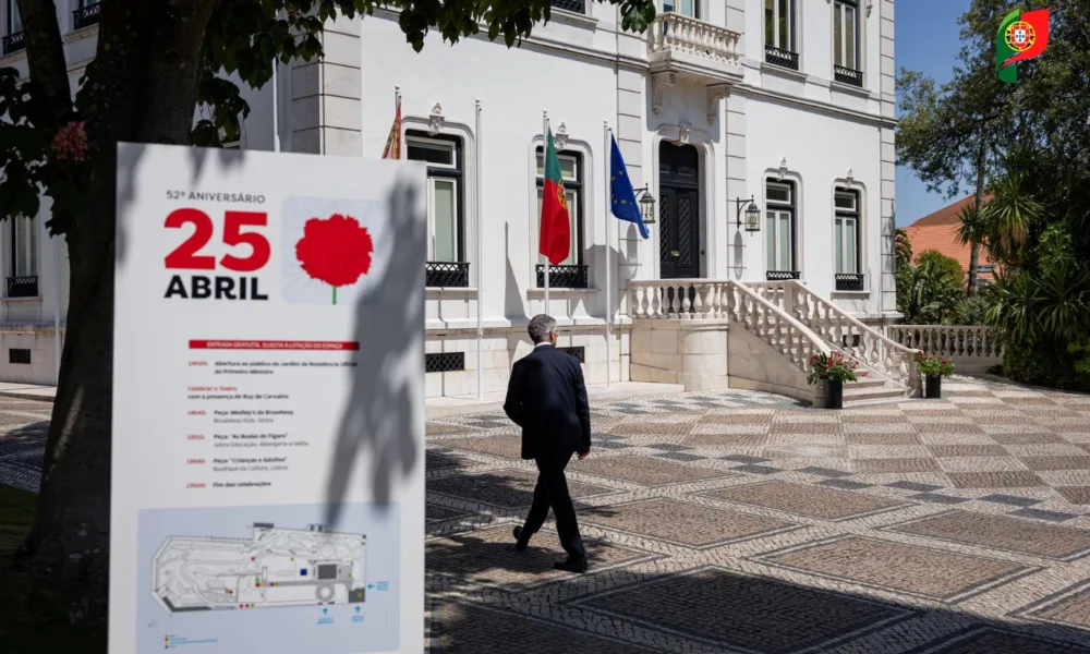 Na Residência Oficial de São Bento, o Primeiro-Ministro assinalou o 25 de Abril …