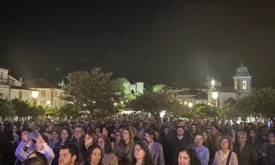 Os Bandidos do Cante encheram a Praça da República para comemorar o 25 de Abril …