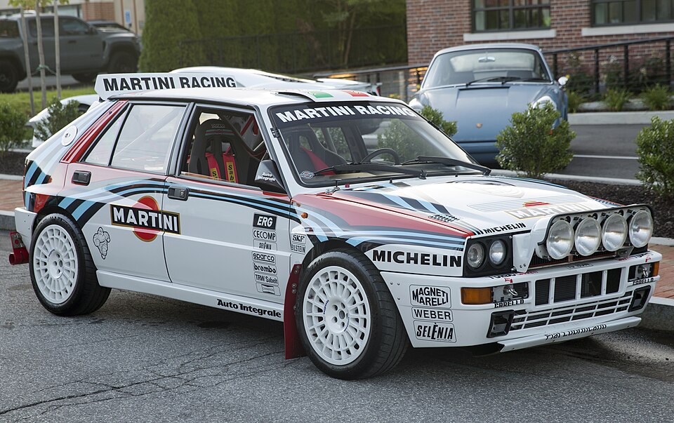 Paços de Ferreira recebe encontro mensal de automóveis clássicos e desportivos com destaque para o Lancia Delta HF