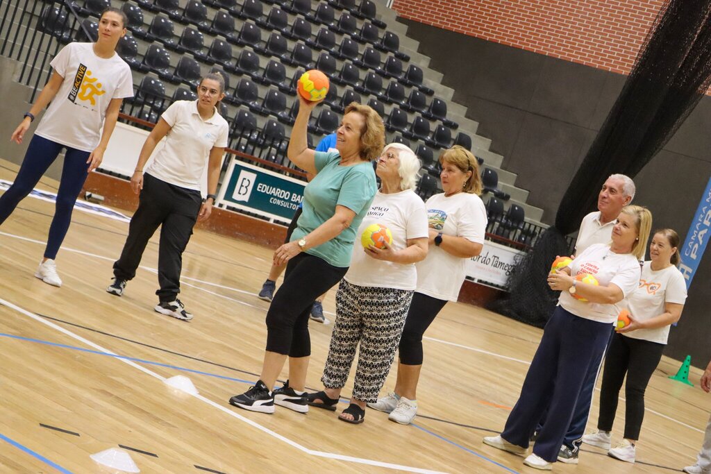 Paredes recebe 1.º Torneio de Andebol a Caminhar com cerca de 60 atletas no Pavilhão Rota dos Móveis
