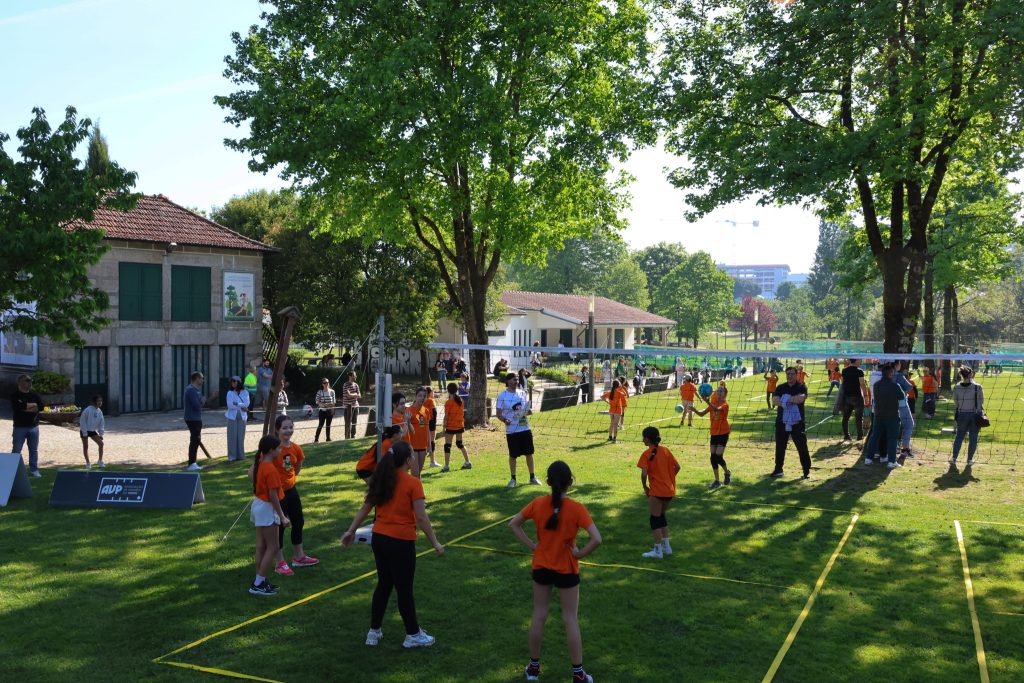Parque da Cidade de Paredes recebeu Encontro Municipal de Gira-Vólei com cerca de 100 alunos
