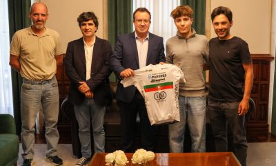 Presidente da Câmara de Paredes recebe ciclista João Silva, campeão nacional de pista