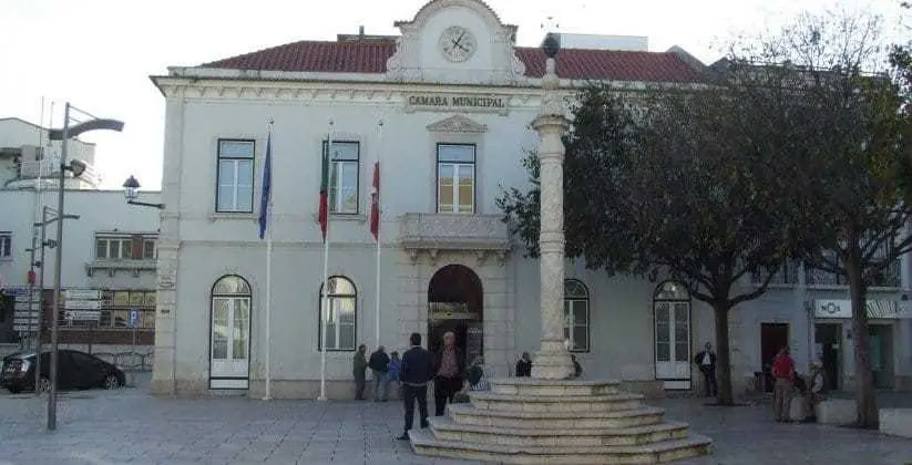 Vila Franca de Xira adia realojamento de famílias a viver em barracas para depois de junho