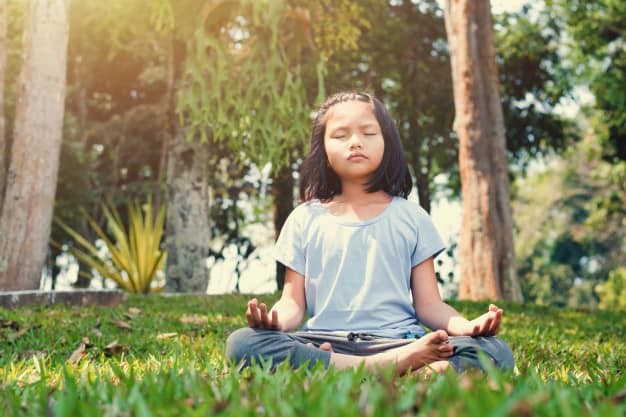 Ourém promove bem-estar infantil com sessão gratuita de Mini Yoga na Biblioteca Municipal
