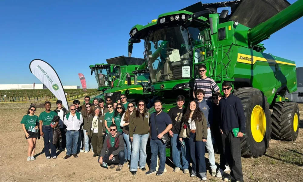 Futuros engenheiros agrónomos em contacto com robótica agrícola de ponta em Madrid