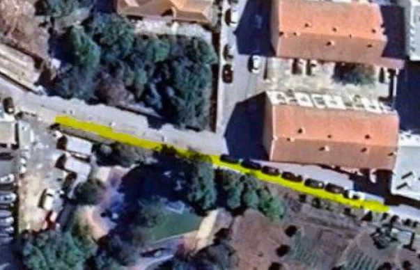 Santiago do Cacém: Remoção de árvores condiciona trânsito e estacionamento na Estrada do Fidalgo