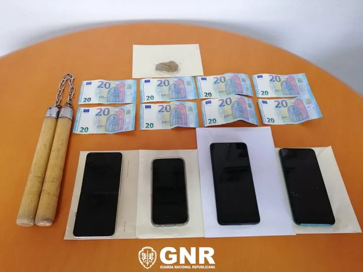 Homem de 21 anos detido em Campo Maior por posse de arma proibida