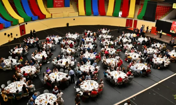 Évora: Associação Povo Alentejano assinala 25 de Abril com almoço comemorativo na Arena