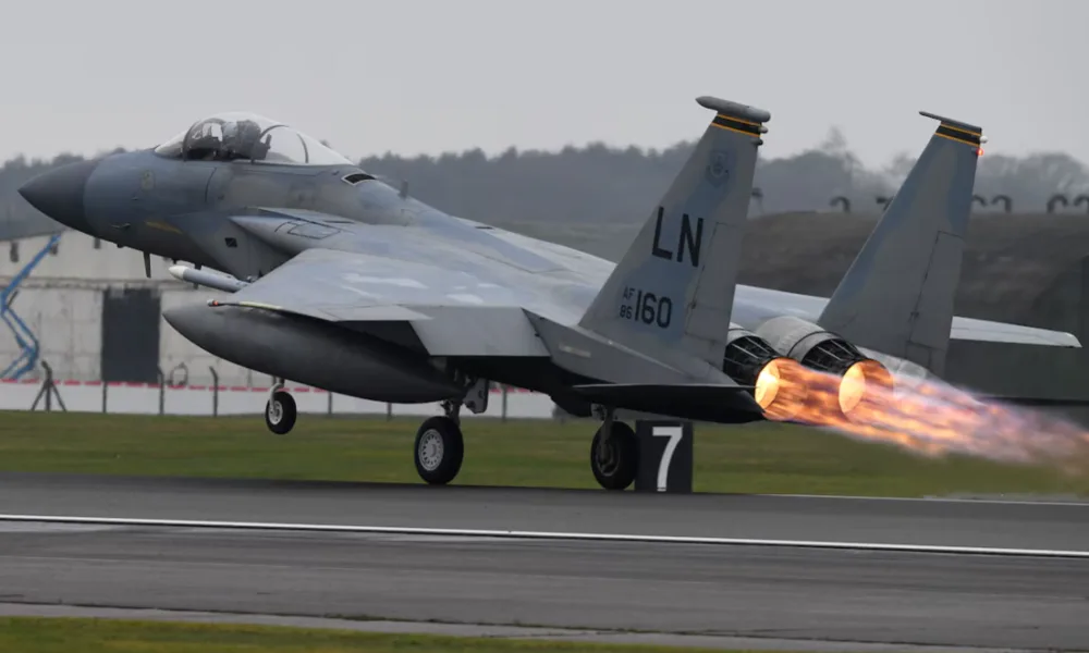 Guerra no Médio Oriente: Caça F-15 abatido no Irão e piloto está desaparecido
