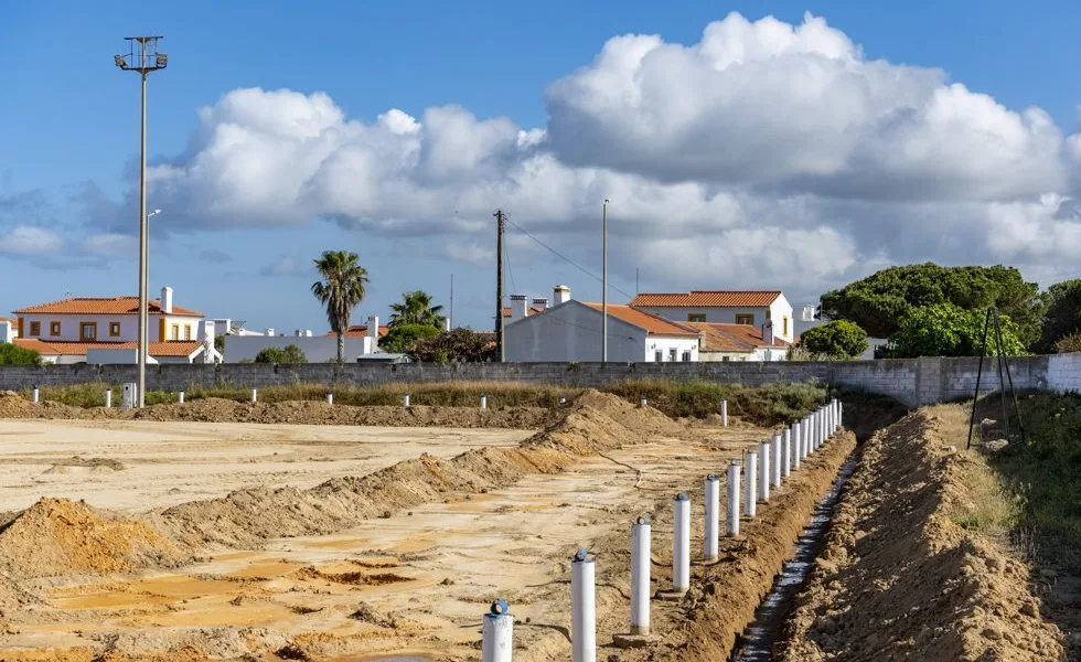 Porto Covo: Investimento de 280 mil euros garante relvado sintético no Campo do Mar