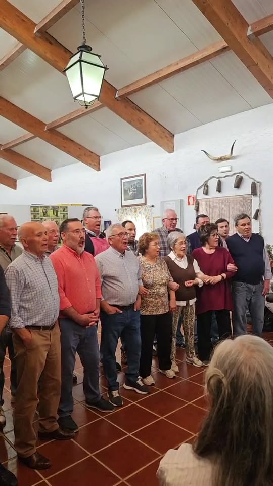 𝗢 𝗖𝗼𝗺𝗯𝗼𝗶𝗼 𝗟𝗶𝘁𝗲𝗿𝗮́𝗿𝗶𝗼 𝗷𝗮́ 𝗰𝗵𝗲𝗴𝗼𝘂! 
Momento cultural durante o almoço, no Monte Al…