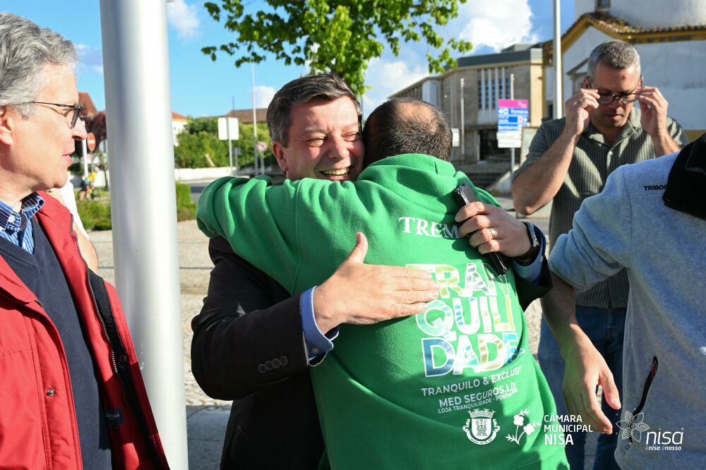 𝐏𝐢𝐫𝐢𝐥𝐚𝐦𝐩𝐨 𝐌𝐚́𝐠𝐢𝐜𝐨 𝐞𝐦 𝐍𝐢𝐬𝐚

O Presidente da Câmara Municipal de Nisa, Dr. Dinis S…