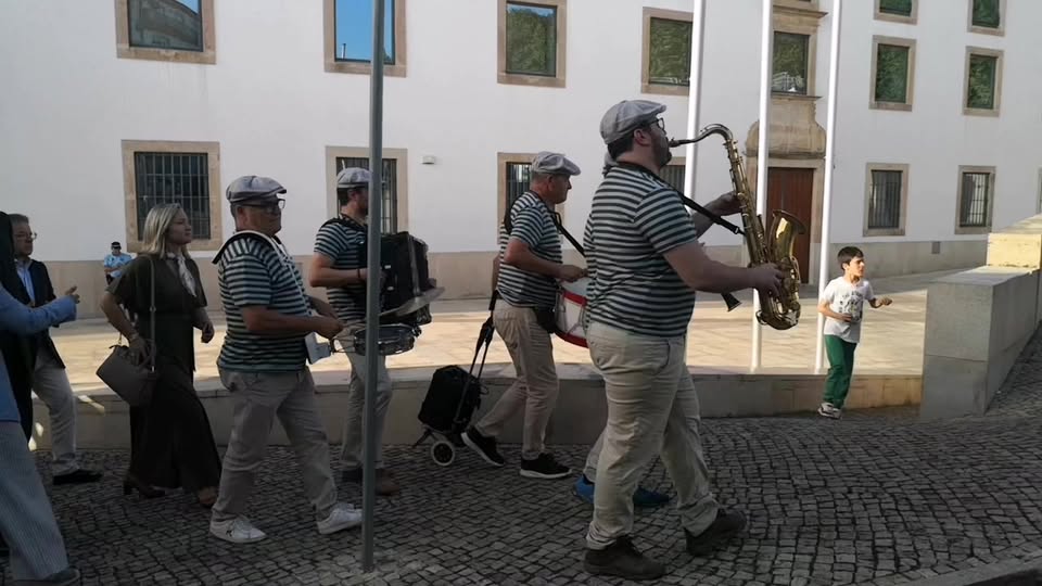 Já teve início a inauguração oficial das Festas da Cidade de 2026, ao som da Arr…