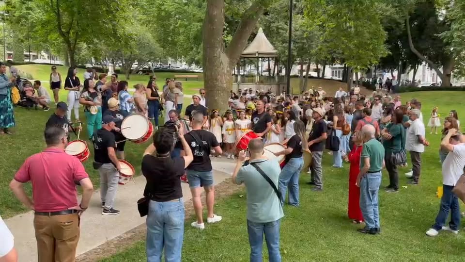 Continua o Desfile das Maias, uma das tradições mais bonitas e marcantes para ge…