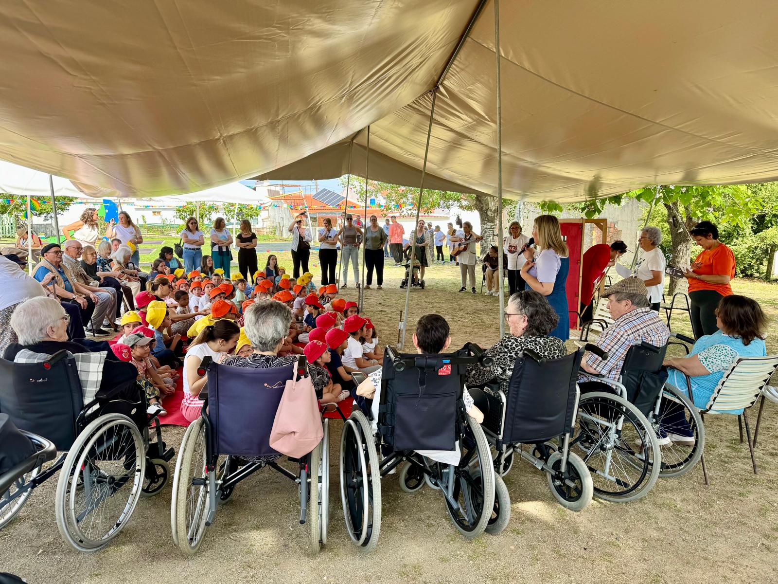 Encontro intergeracional

Na manhã de hoje, o Agrupamento de Escolas de Alvito p…