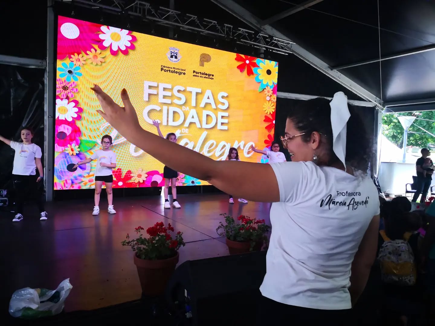 A última atividade do dia para Crianças e Pais, a Aula de Dança para todas as Id…