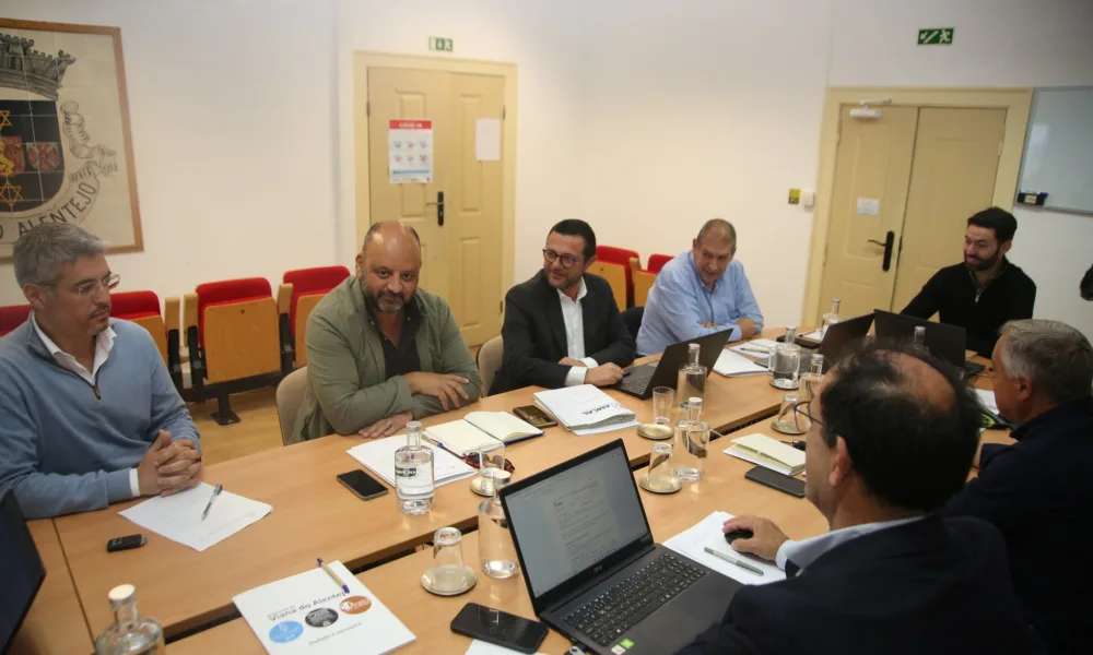 A AMCAL realizou ontem, no Município de Viana do Alentejo, a reunião de maio do …