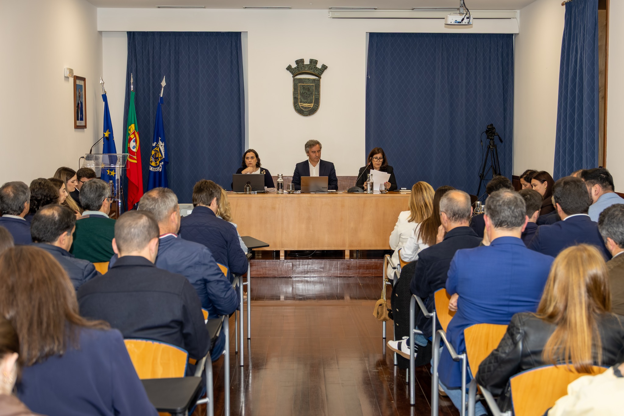 Assembleia Municipal de Baião aprova prestação de contas de 2025 por unanimidade e dá posse a nova provedora do munícipe
