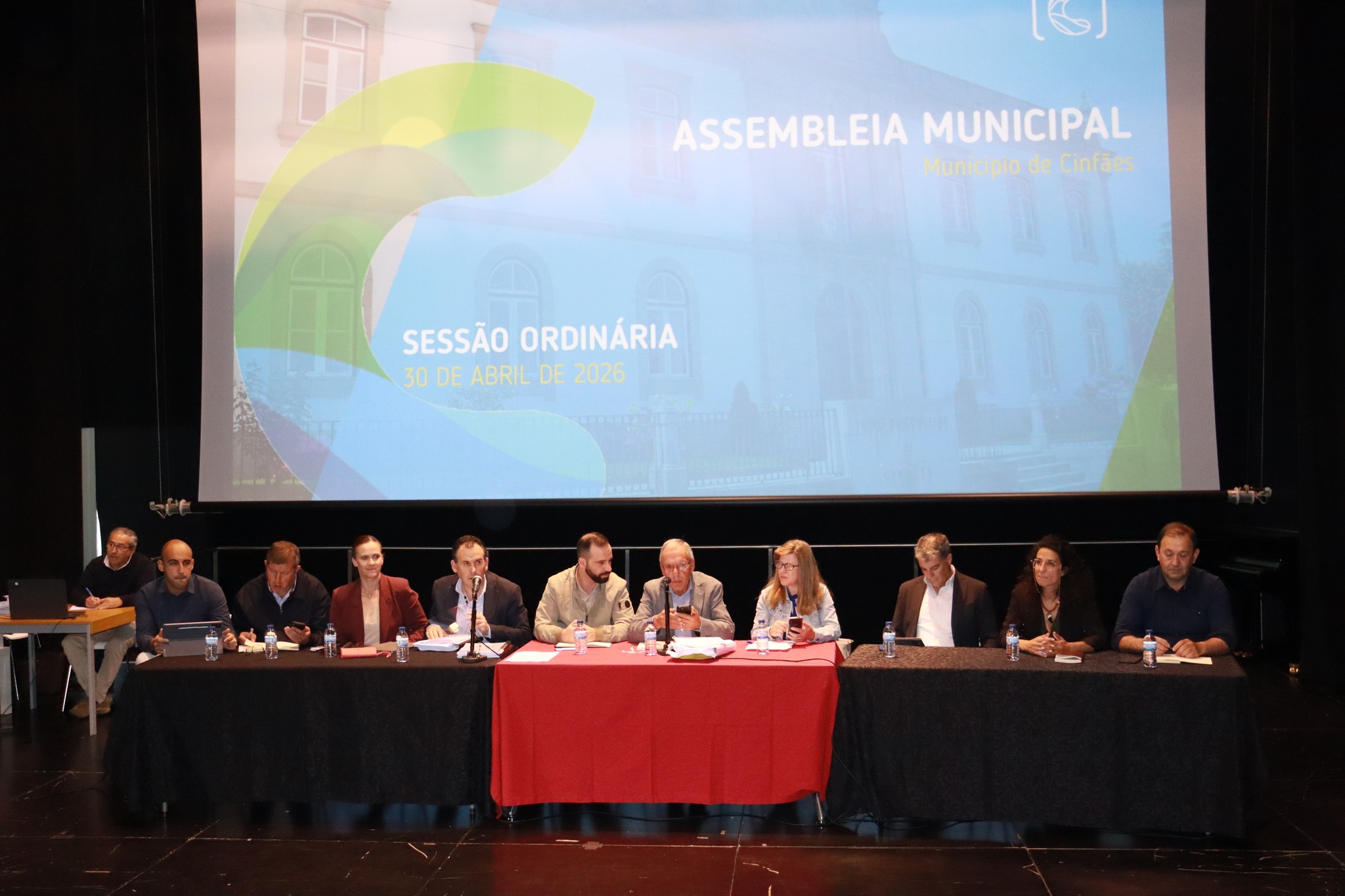 Assembleia Municipal de Cinfães aprova relatório de gestão e prestação de contas de 2025 por maioria