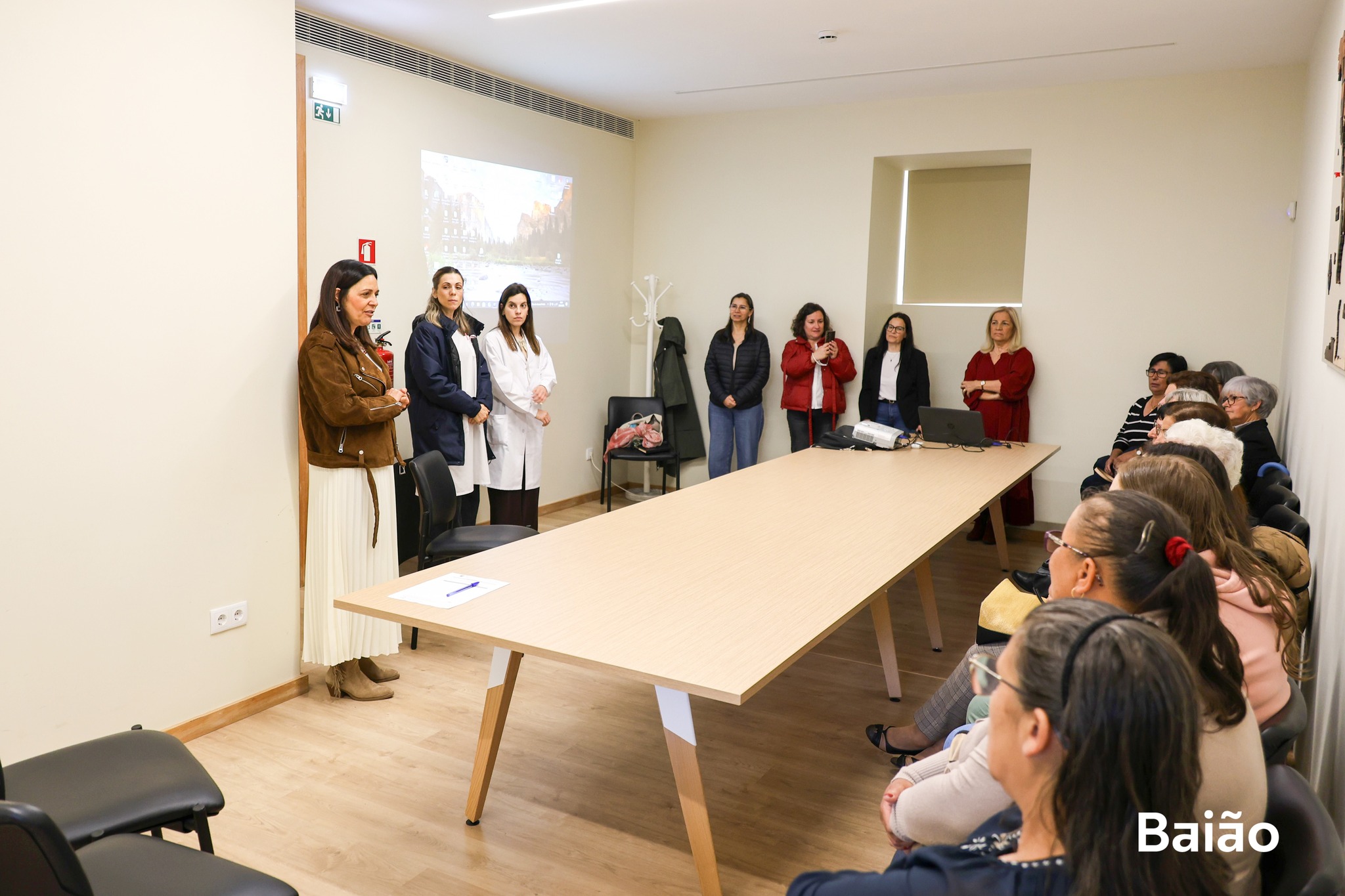 Baião promove sessão prática “Cuidar com as Mãos” para cuidadores informais com enfermeiras de reabilitação