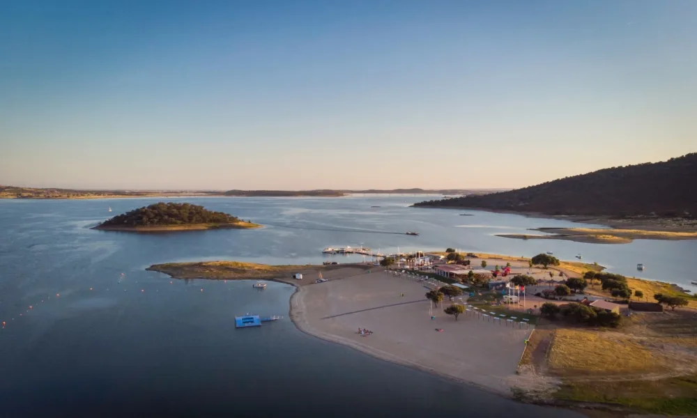 Bandeira de Praia com Qualidade de Ouro novamente hasteada durante a época balne…
