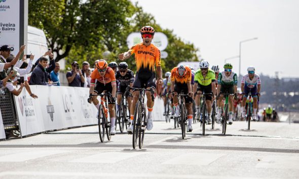 Tiago Antunes é o primeiro líder do 10.º Grande Prémio Anicolor » Ciclismo + TV